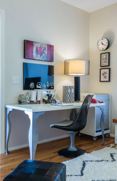 Media Room Desk Black Tulip Chair