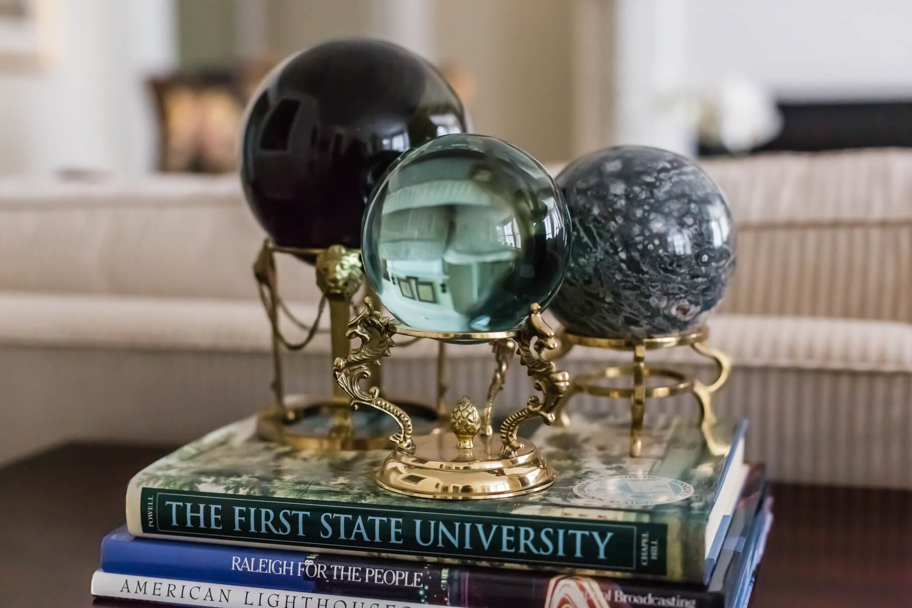 Traditional Decor Globe On Stand Collection